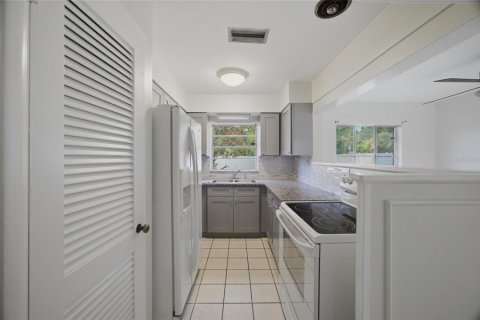 House in Tampa, Florida 3 bedrooms, 181.16 sq.m. № 2227595 - photo 11