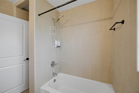 House in Tampa, Florida 3 bedrooms, 181.16 sq.m. № 2227595 - photo 22