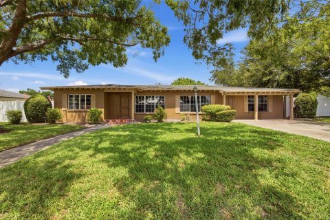 House in Tampa, Florida 3 bedrooms, 181.16 sq.m. № 2227595
