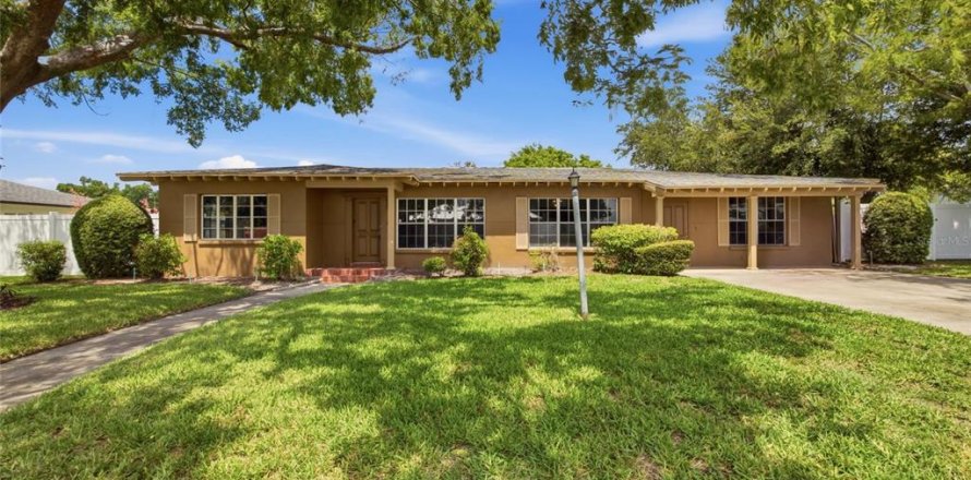 House in Tampa, Florida 3 bedrooms, 181.16 sq.m. № 2227595