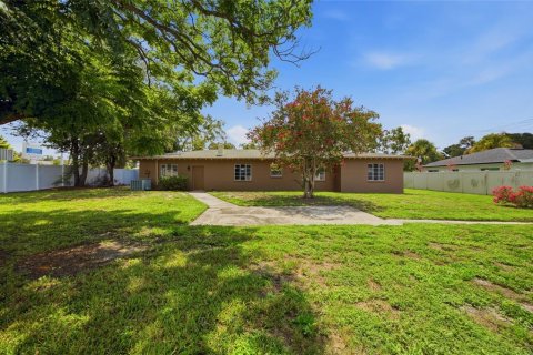 House in Tampa, Florida 3 bedrooms, 181.16 sq.m. № 2227595 - photo 30