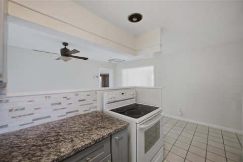 House in Tampa, Florida 3 bedrooms, 181.16 sq.m. № 2227595 - photo 12