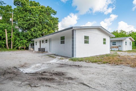 Propiedad comercial en alquiler en Vero Beach, Florida, 2 dormitorios, 65.03 m2 № 1071286 - foto 1