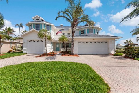 Villa ou maison à vendre à Treasure Island, Floride: 4 chambres, 308.9 m2 № 2223560 - photo 2