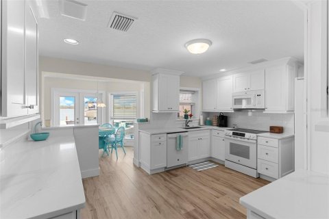 Villa ou maison à vendre à Treasure Island, Floride: 4 chambres, 308.9 m2 № 2223560 - photo 20