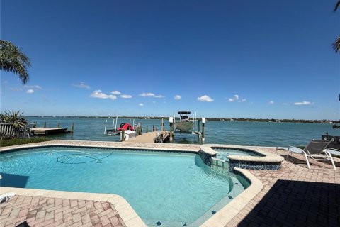 Villa ou maison à Treasure Island, Floride 4 chambres, 308.9 m2 № 2223560