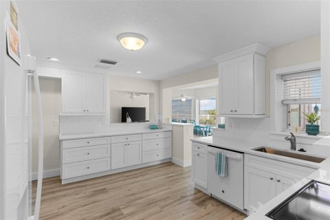 Villa ou maison à vendre à Treasure Island, Floride: 4 chambres, 308.9 m2 № 2223560 - photo 21