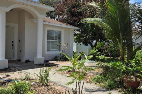 Casa en venta en Port St. Lucie, Florida, 4 dormitorios, 198.9 m2 № 2077398 - foto 2