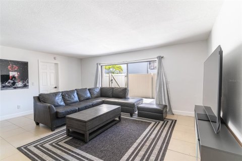 Condo in Tampa, Florida, 2 bedrooms  № 2095252 - photo 8