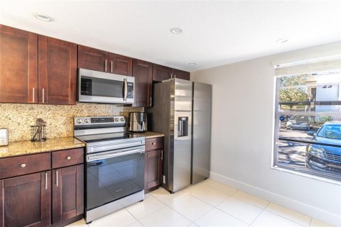 Condo in Tampa, Florida, 2 bedrooms  № 2095252 - photo 3