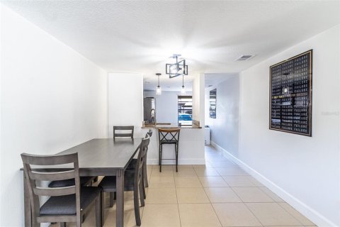 Condo in Tampa, Florida, 2 bedrooms  № 2095252 - photo 2