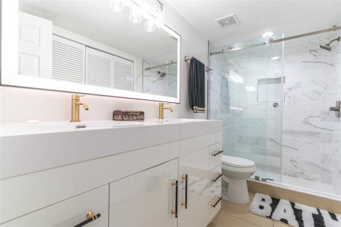 Condo in Tampa, Florida, 2 bedrooms  № 2095252 - photo 11