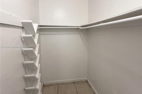 Appartement à louer à Miami, Floride: 2 chambres, 89.19 m2 № 1935881 - photo 7