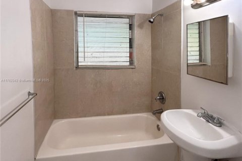 Appartement à louer à Miami, Floride: 2 chambres, 89.19 m2 № 1935881 - photo 12