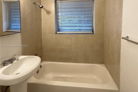 Appartement à louer à Miami, Floride: 2 chambres, 89.19 m2 № 1935881 - photo 8