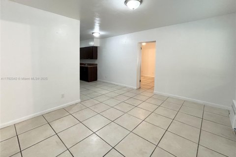 Appartement à louer à Miami, Floride: 2 chambres, 89.19 m2 № 1935881 - photo 4
