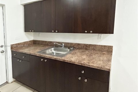 Appartement à louer à Miami, Floride: 2 chambres, 89.19 m2 № 1935881 - photo 2