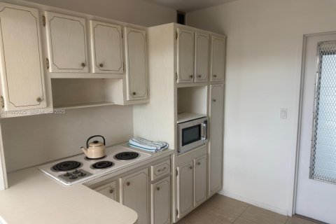 Condo in Miami Beach, Florida, 1 bedroom  № 2039118 - photo 8