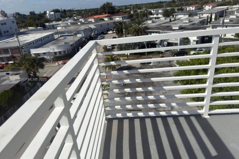 Condo in Miami Beach, Florida, 1 bedroom  № 2039118 - photo 19