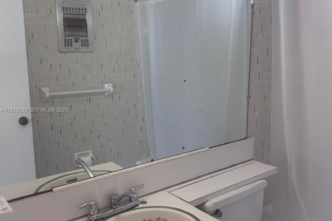 Condo in Miami Beach, Florida, 1 bedroom  № 2039118 - photo 16