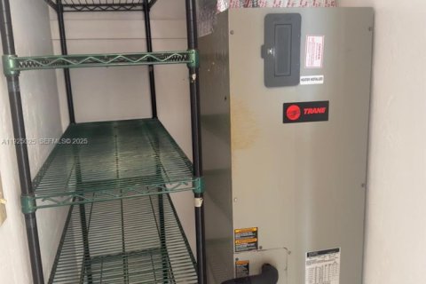 Condo in Miami Beach, Florida, 1 bedroom  № 2039118 - photo 17