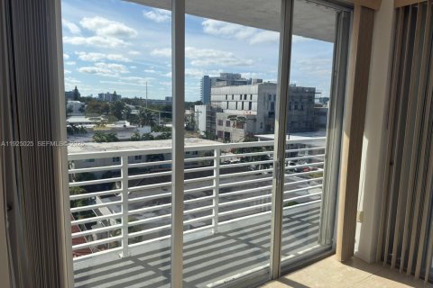 Condo in Miami Beach, Florida, 1 bedroom  № 2039118 - photo 20