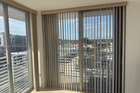 Condo in Miami Beach, Florida, 1 bedroom  № 2039118 - photo 6