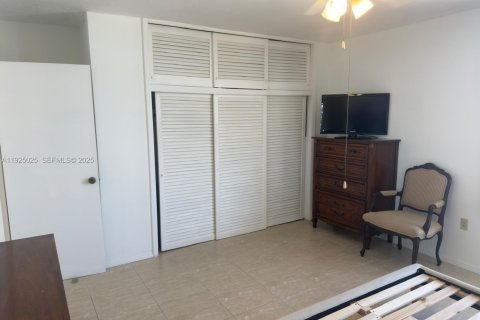 Condo in Miami Beach, Florida, 1 bedroom  № 2039118 - photo 10