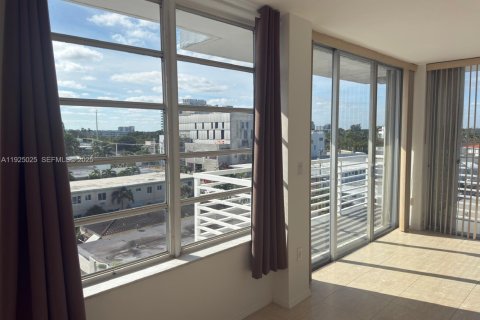 Condo in Miami Beach, Florida, 1 bedroom  № 2039118 - photo 4