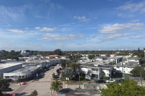 Condo in Miami Beach, Florida, 1 bedroom  № 2039118 - photo 5