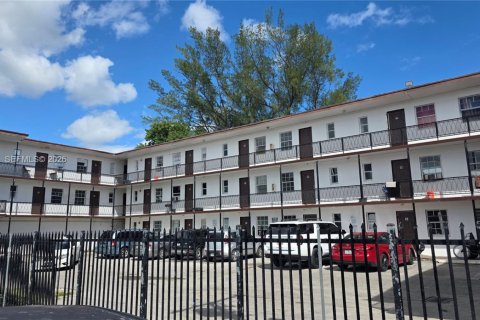 Condo in Miami, Florida, 2 bedrooms  № 2068149 - photo 5