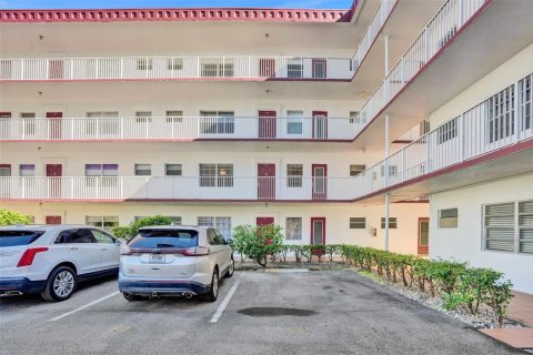 Condominio en Lauderdale Lakes, Florida, 2 dormitorios  № 2084607