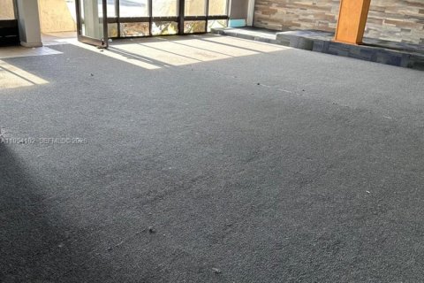 Commercial property in Kissimmee, Florida № 2010023 - photo 3