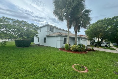 House in Miramar, Florida 4 bedrooms, 249.35 sq.m. № 1994950 - photo 3