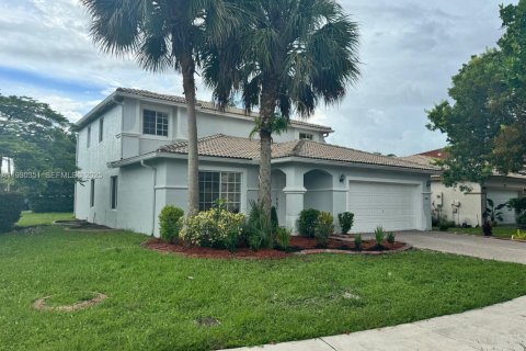 House in Miramar, Florida 4 bedrooms, 249.35 sq.m. № 1994950 - photo 1