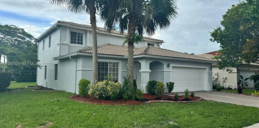 House in Miramar, Florida 4 bedrooms, 249.35 sq.m. № 1994950