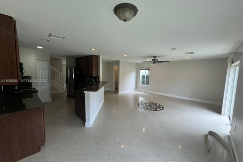 House in Miramar, Florida 4 bedrooms, 249.35 sq.m. № 1994950 - photo 30