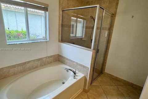 House in Miramar, Florida 4 bedrooms, 249.35 sq.m. № 1994950 - photo 29