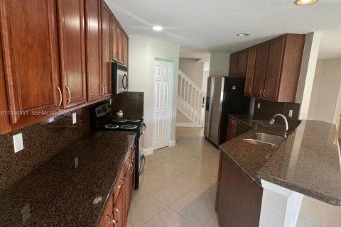 House in Miramar, Florida 4 bedrooms, 249.35 sq.m. № 1994950 - photo 8