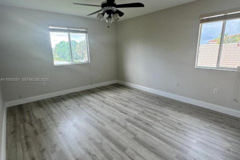 House in Miramar, Florida 4 bedrooms, 249.35 sq.m. № 1994950 - photo 6