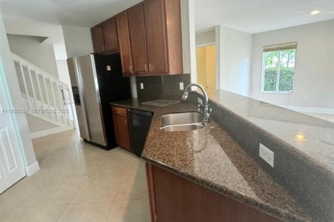 House in Miramar, Florida 4 bedrooms, 249.35 sq.m. № 1994950 - photo 19