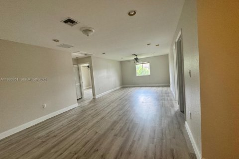 House in Miramar, Florida 4 bedrooms, 249.35 sq.m. № 1994950 - photo 23