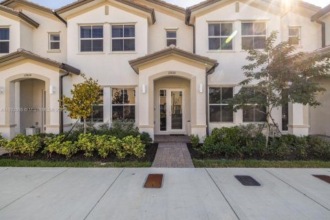 Купить таунхаус в Хомстед, Флорида 3 спальни, 135.64м2, № 1958603 - фото 2