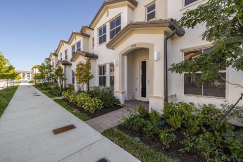 Купить таунхаус в Хомстед, Флорида 3 спальни, 135.64м2, № 1958603 - фото 4