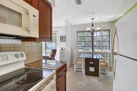 Villa ou maison à vendre à Oakland Park, Floride: 2 chambres, 90.12 m2 № 2006735 - photo 13