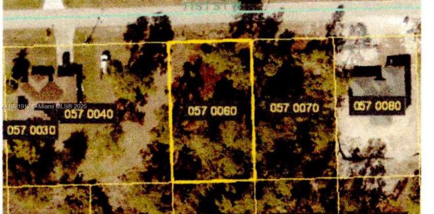Commercial property in Lehigh Acres, Florida № 2158568