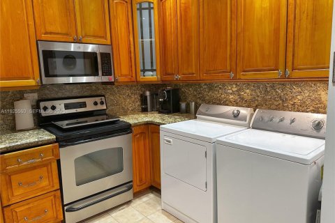 Condominio en alquiler en Key Biscayne, Florida, 2 dormitorios, 134.71 m2 № 1984128 - foto 9