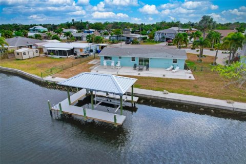 Casa en Ruskin, Florida 2 dormitorios, 147.9 m2 № 2098266