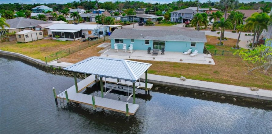 Casa en Ruskin, Florida 2 dormitorios, 147.9 m2 № 2098266