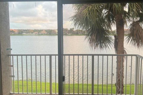 Condo in Coconut Creek, Florida, 2 bedrooms № 2242753 - photo 8